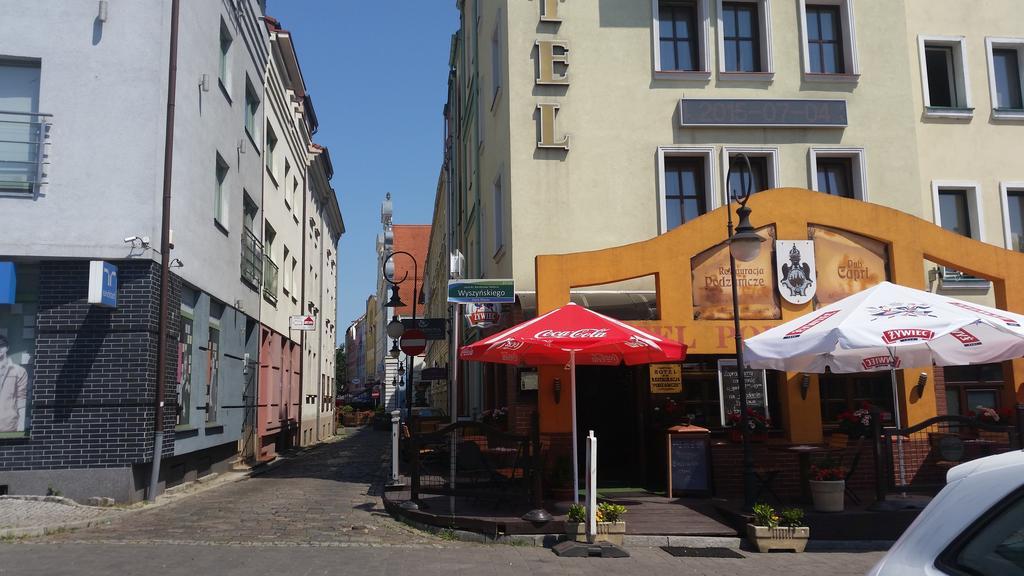 Hotel Restauracja Podzamcze Szczecin Exteriör bild