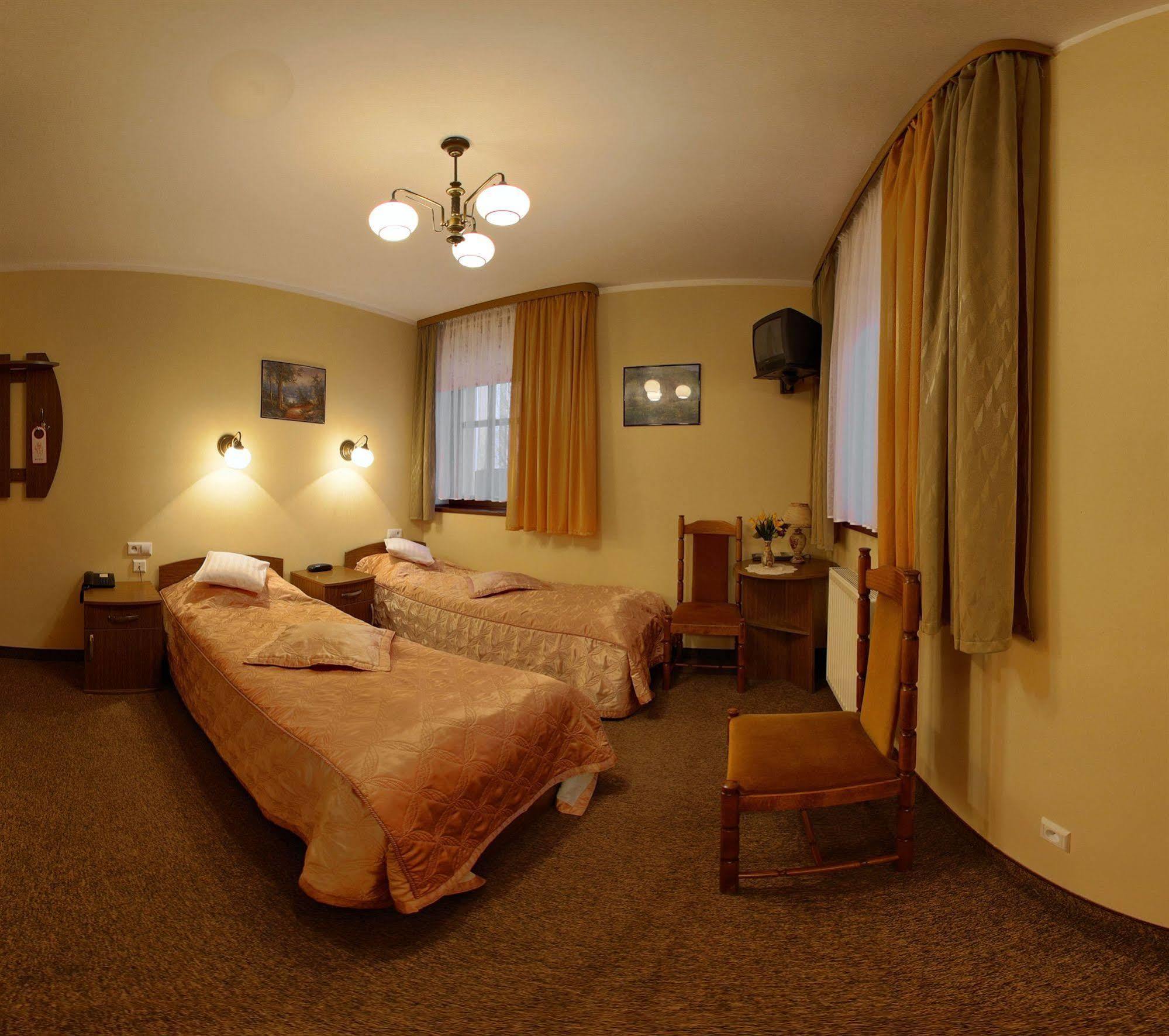 Hotel Restauracja Podzamcze Szczecin Exteriör bild