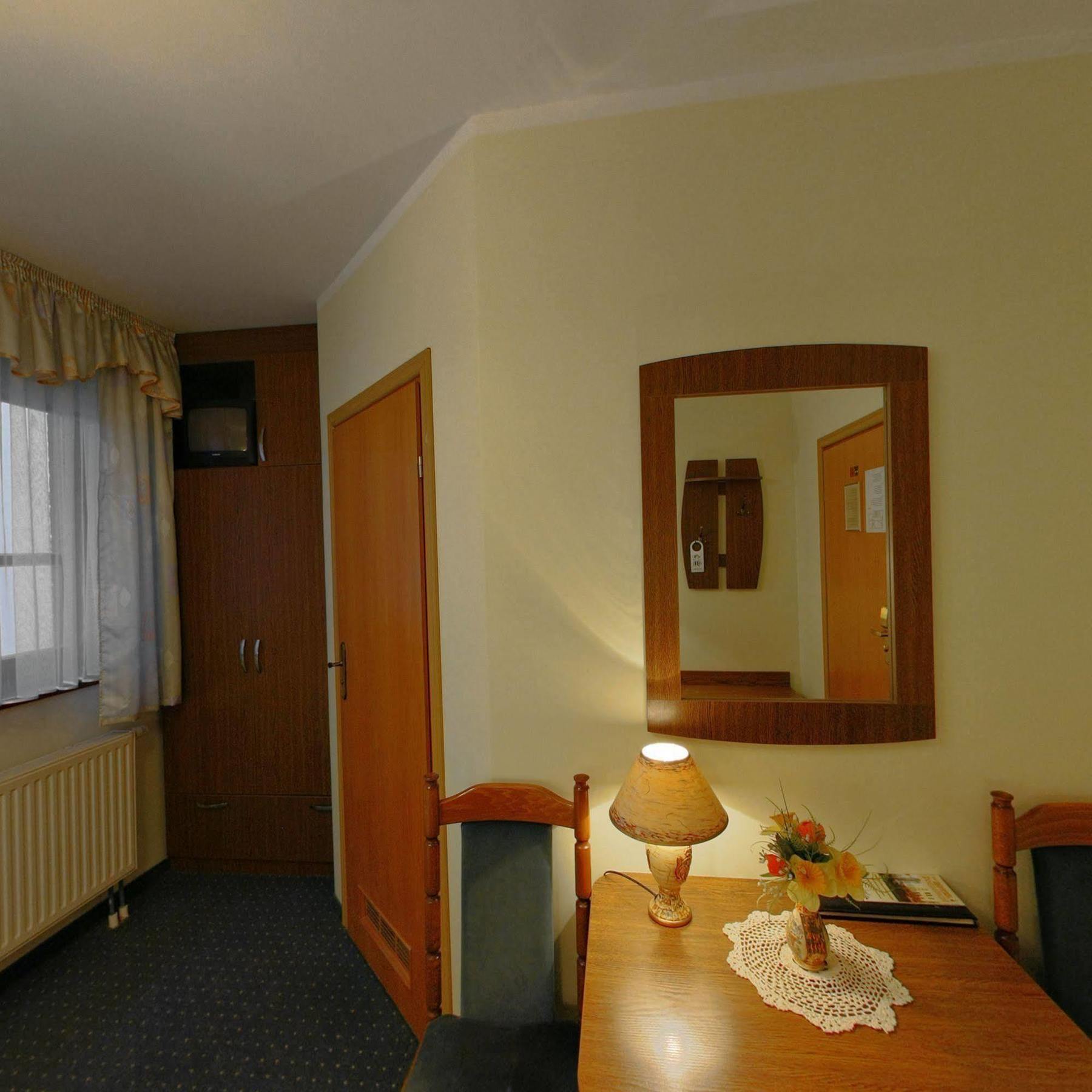 Hotel Restauracja Podzamcze Szczecin Exteriör bild