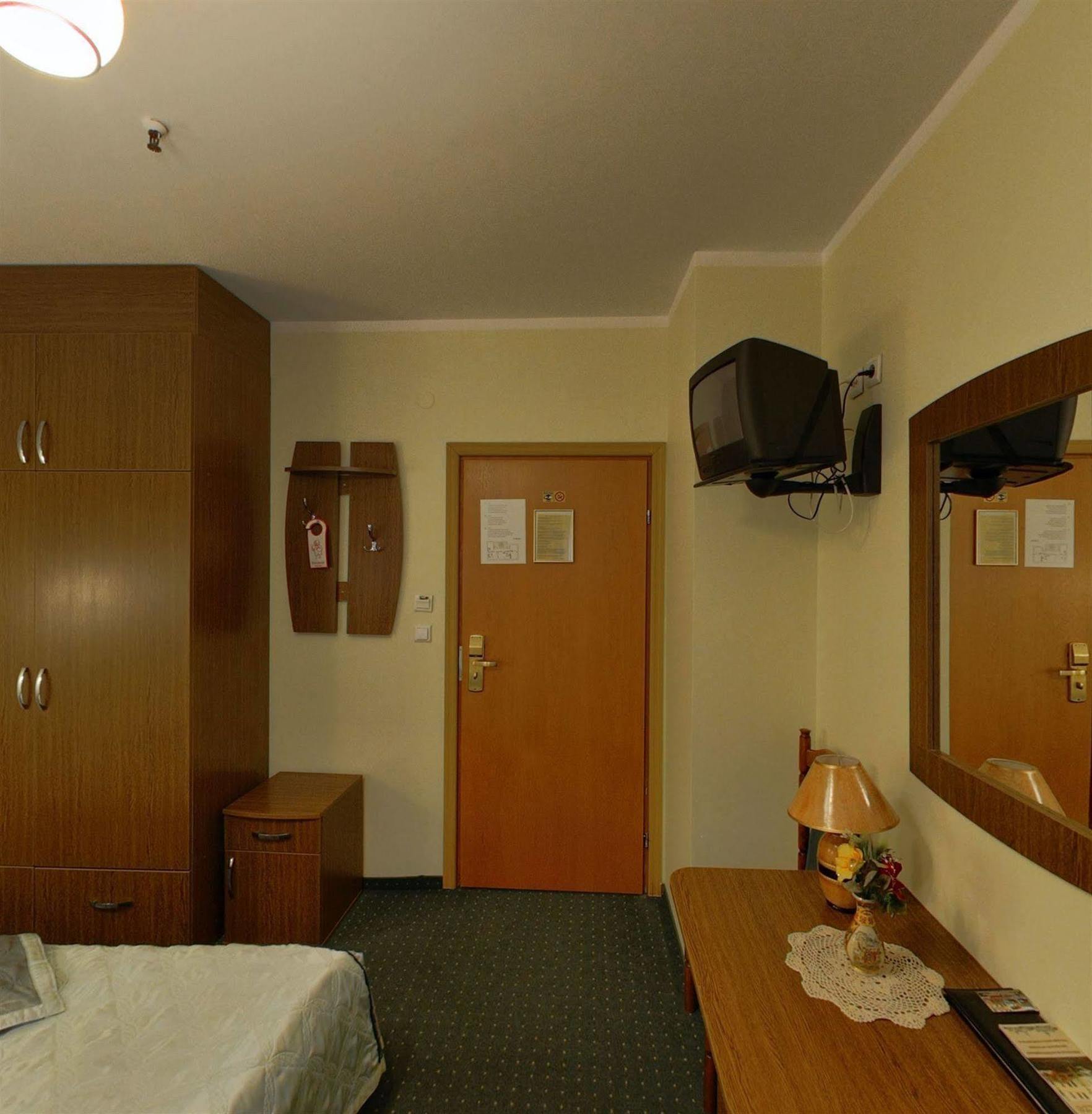 Hotel Restauracja Podzamcze Szczecin Exteriör bild