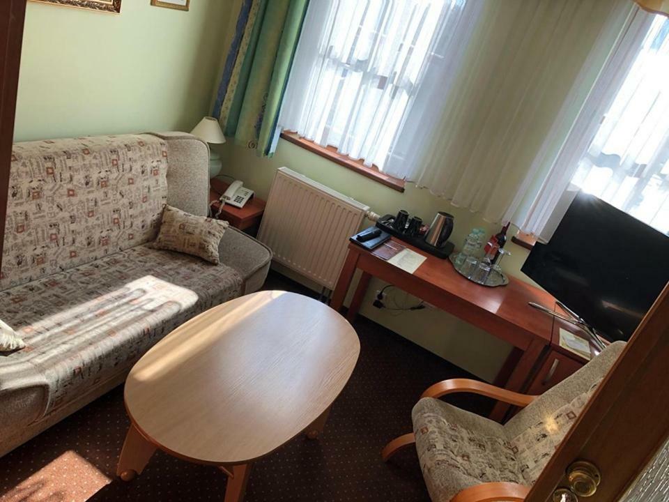 Hotel Restauracja Podzamcze Szczecin Exteriör bild